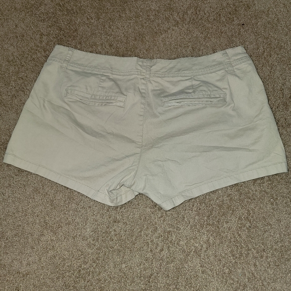 Arizona Khaki Shorts - Picture 3 of 3
